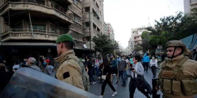 Beirut - Demonstranten blockieren Strassen im Libanon