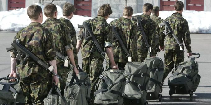 Die erste Rekrutenschule 2025 startete am Montag mit dem Einrücken von 12'500 Rekrutinnen und Rekruten sowie 2'600 Kadern. (Symbolbild) Rekrutenschule