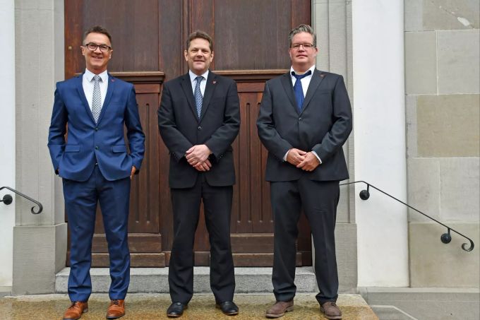 Die drei Neuen im Rathaus (v.l.n.r): Bezirksrat Fredy Zehnder, Landschreiber Patrick Schönbächler und Bezirksrat Maurice Müller. Bezirksrat neu