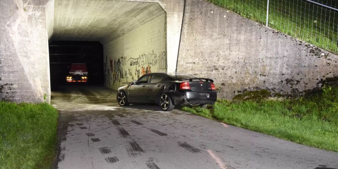 Benken SG: Fahrunfähig Unfall verursacht. Benken Fahrunfähig Unfall verursacht