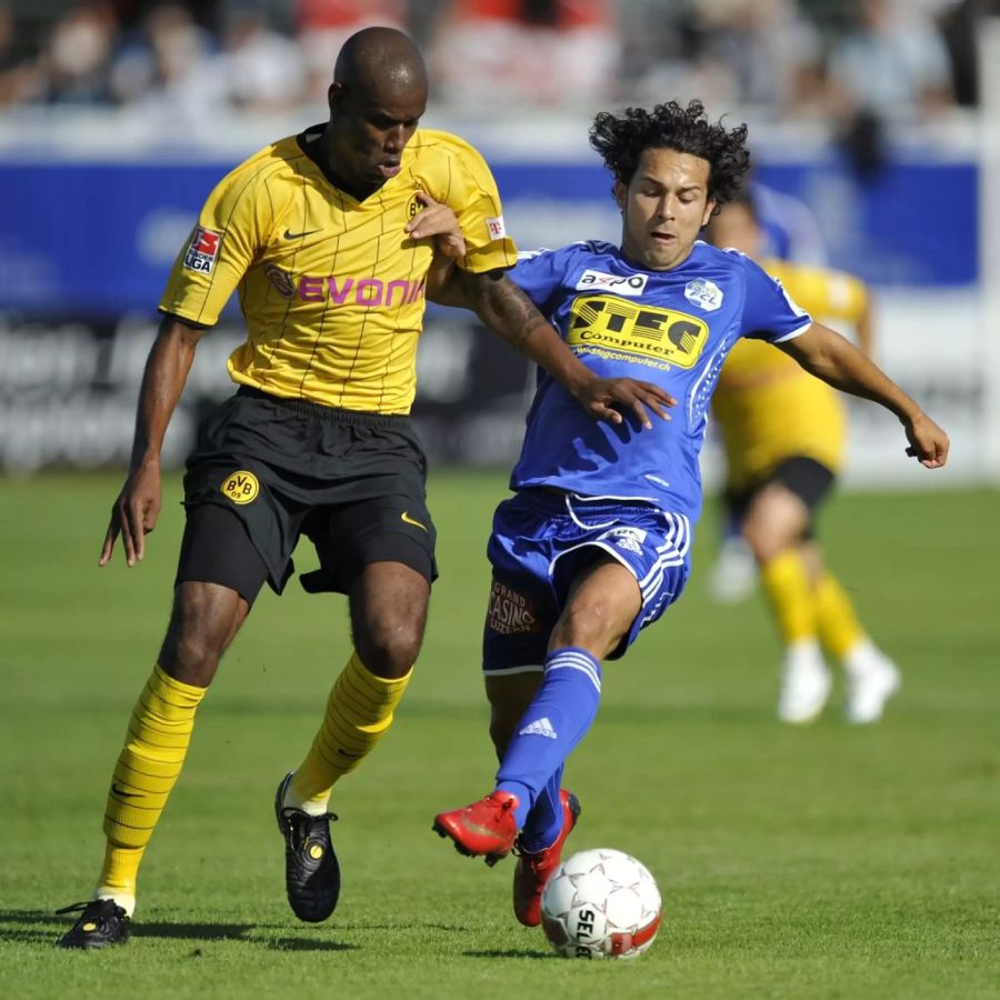 Santana in einem Testspiel am Uhrencup gegen den FC Luzern und Davide Chiumiento.