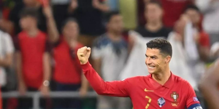Ein Elfmetertor beschert Portugals Cristiano Ronaldo einen neuen Rekord. Foto: Robert Michael/dpa-Zentralbild/dpa