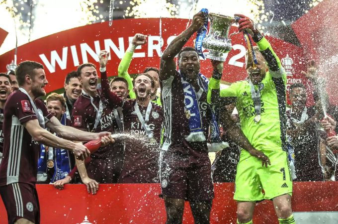 Die Mannschaft von Leicester City feiert den ersten FA-Cup-Sieg der Klubgeschichte am 15. Mai 2021. Leicester City FA-Cup Sieg