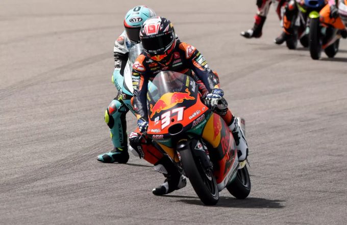 TT Circuit Assen: Moto3-Leader Acosta überrollt - leicht ...