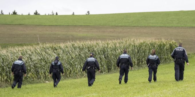 Die Kantonspolizei Bern auf einem Einsatz. Kapo