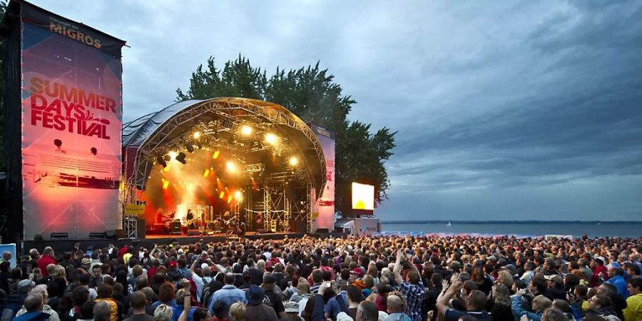 Die Veranstalter des Summerdays in Arbon TG und des Seaside in Spiez BE machen die Durchführung der Festivals von der Aufhebung der Spitzplatzpflicht beim Konsumieren abhängig. (Archivbild)