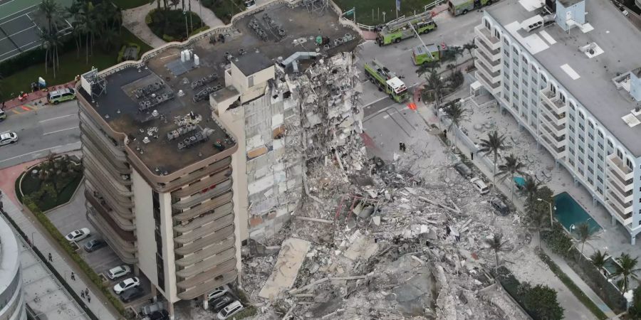 APTOPIX Building Collapse Miami