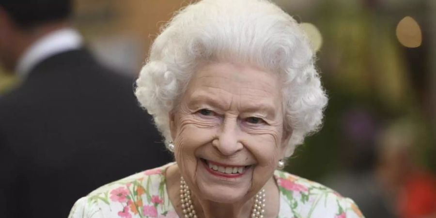 Gut gelaunt : Die britische Königin Elizabeth II. beim G7-Gipfel. Foto: Oli Scarff/Pool AFP/AP/dpa