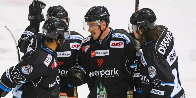 Die Straubing Tigers hatten allen Grund zu jubeln. Foto: Armin Weigel/dpa Die Straubing Tigers hatten allen Grund zu jubeln. Foto: Armin Weigel/dpa
