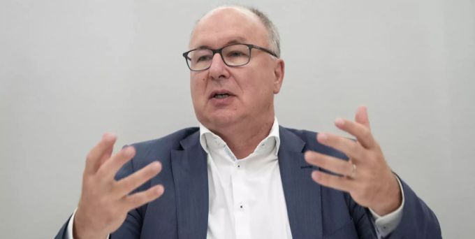 Der Schweizerische Gewerkschaftsbund mit Präsident Pierre-Yves Maillard will eine 13. AHV Rente einführen. (Archivbild) pierre-yves maillard