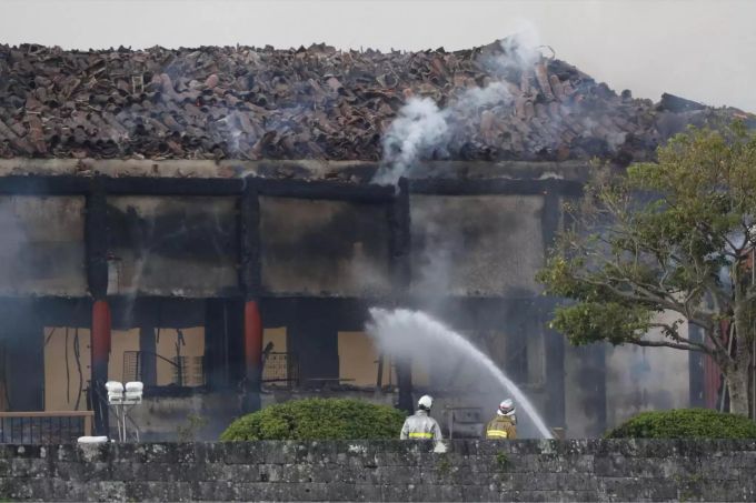 Die Feuerwehr konnte die historische Shuri-Burg nicht retten. Shuri Burg Japan