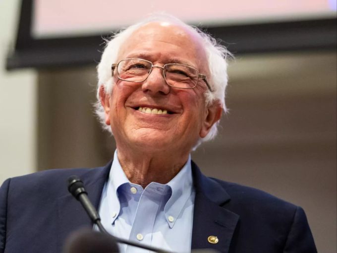 Bernie Sanders, demokratischer Bewerber um die Präsidentschaftskandidatur, spricht bei einer Kundgebung der «Chicago Teachers Union». Präsidentschaftsbewerber Sanders pausiert Wahlkampf wegen Herz-OP