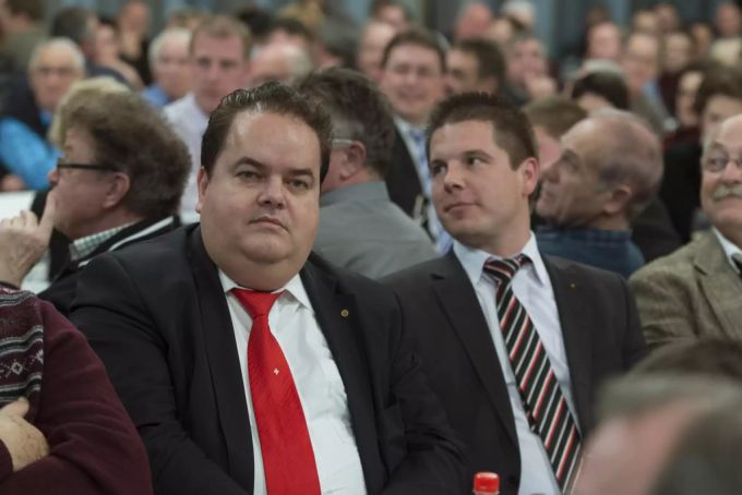 Einer der Betroffenen Nationalratskandidaten ist Erich Hess (rechts), hier mit Thomas Fuchs. SVP Fuchs und Hess
