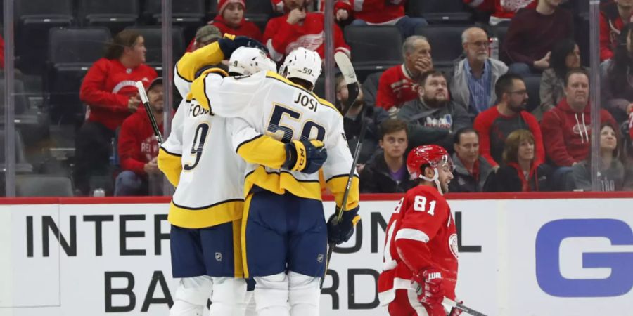 Doppeltorschütze Matt Duchene feiert in Detroit gemeinsam mit seinem Captain Roman Josi den Treffer zum 5:1