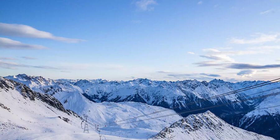 Das Skigebiet Davos Parsenn öffnet seine Pisten für Skifahrer vorläufig nur an den Wochenenden.