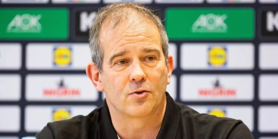 Henk Groener wird weiter die deutschen Handballerinnen trainieren. Foto: Philipp von Ditfurth/dpa