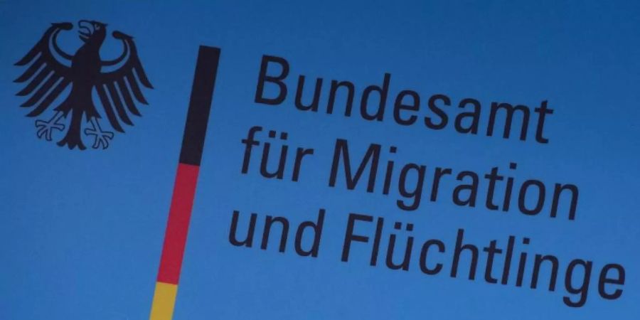 Der Schriftzug des Bundesamtes für Migration und Flüchtlinge (BAMF). Foto: Peter Endig/dpa-Zentralbild/dpa