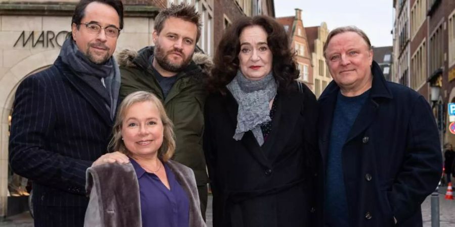 Das Münsteraner «Tatort»-Team bei den Dreharbeiten zur Folge «Limbus». Foto: Guido Kirchner/dpa