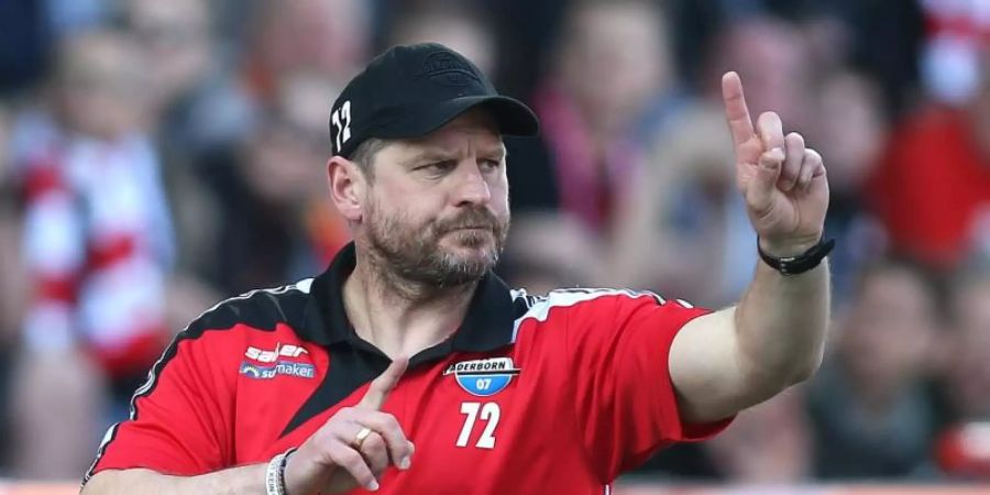 Hat viel Vertrauen in seine Mannschaft: Paderborns Trainer Steffen Baumgart. Foto: Andreas Gora/dpa