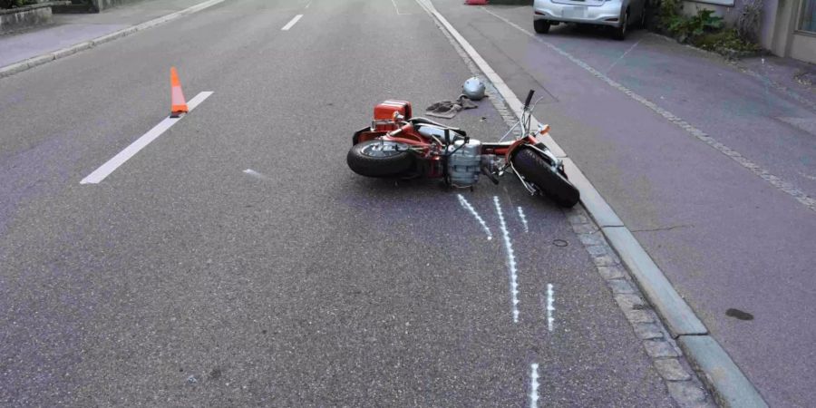 Beim Überholen in Motorrad geprallt