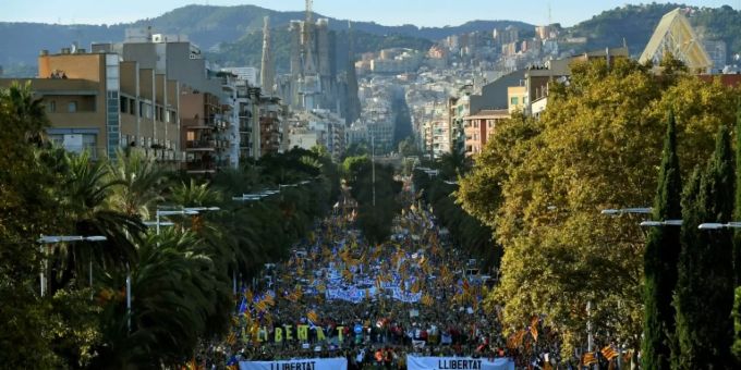 Barcelona - Unabhängigkeitsbefürworter zeigen in Katalonien grössere Präsenz als ihre Gegner