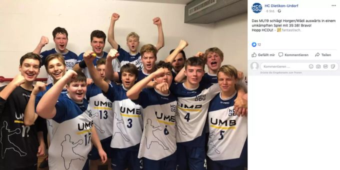 Die U-19 Handballmannschaft von Dietikon-Urdorf nach ihrem Auswärtssieg