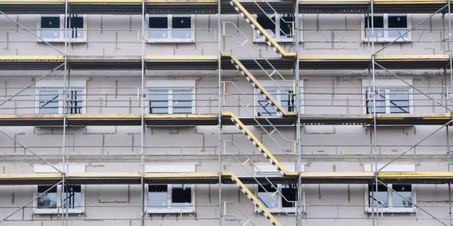 Ein Neubau in der Region Hannover. Das Ziel der Bundesregierung, bis 2021 insgesamt rund 1,5 Millionen neue Wohnungen auf den Markt zu bringen, wird deutlich verfehlt. Foto: Julian Stratenschulte/dpa