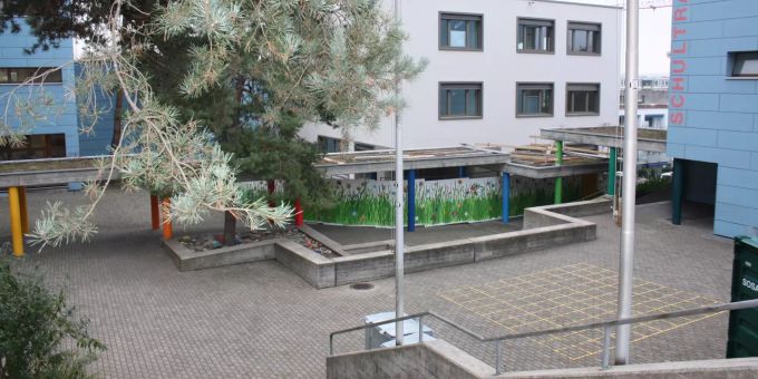 Das Schulhaus Huebwiis in Geroldswil. Das Schulhaus Huebwiis in Geroldswil.
