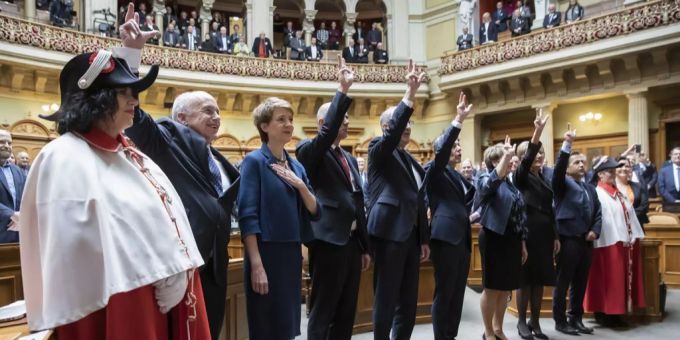 Chaos bei Vereidigung - Darum hob Sommaruga ihre Hand nicht zum Eid