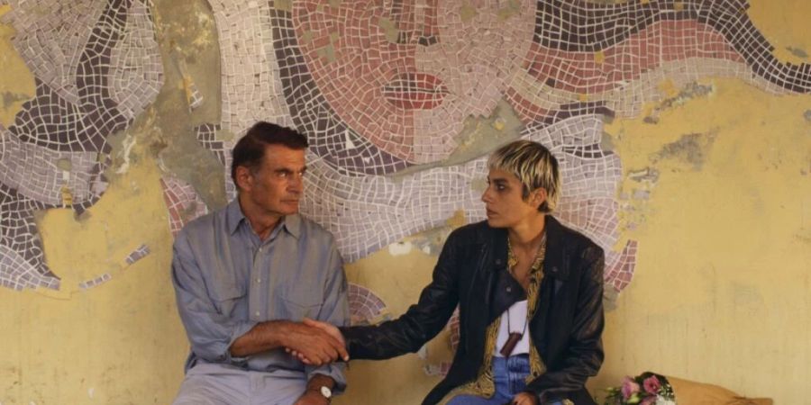 Das queere Drama «Wet Sand» thematisiert die Gräben in einer geschlossenen Gesellschaft. Dafür wird die Regisseurin Elene Naveriani nun mit dem Zürcher Filmpreis 2022 ausgezeichnet. (Filmstill)