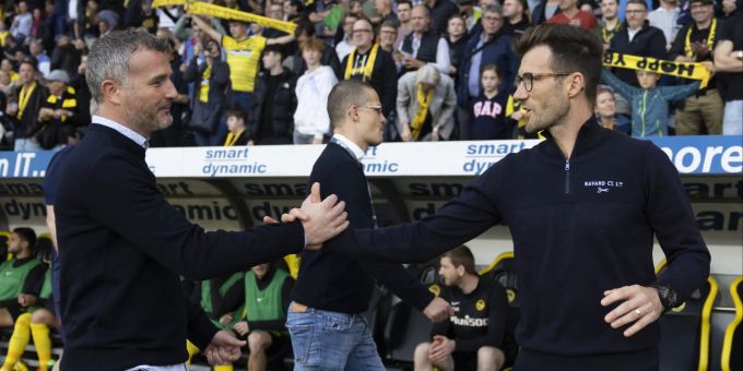 Raphael Wicky (rechts) führt mit YB die Tabelle an. Gegen den FCB und Alex Frei gewinnt YB am Sonntag mit 3:1. YB