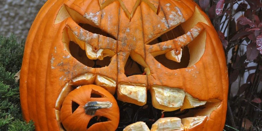 Die Halloween-Nacht ist in der Schweiz in der Regel ruhig verlaufen. An verschiedenen Orten kam es zu kleineren Sachbeschädigungen. (Symbolbild)