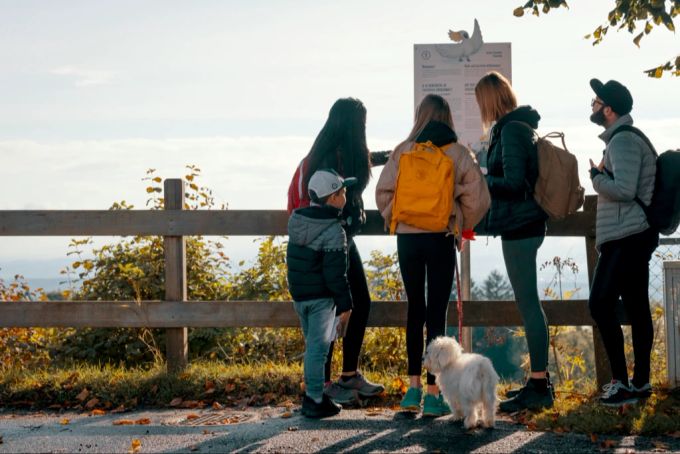 Auf dem Ligerz-Duerrenmatt-Themenweg. Themenweg Dürrenmatt