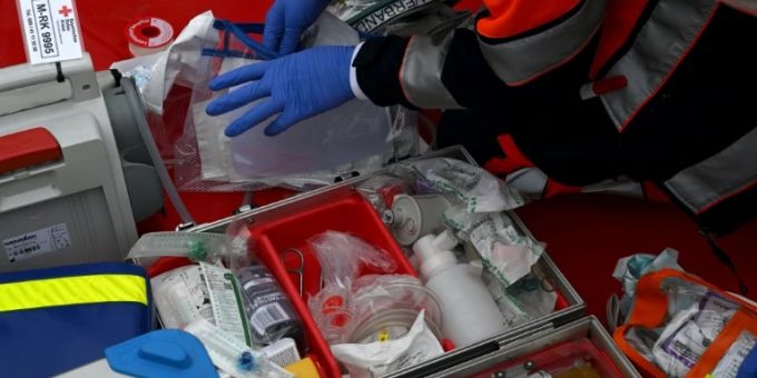 Medizinische Ausrüstung bei einer Notfallübung Medizinische Ausrüstung bei einer Notfallübung