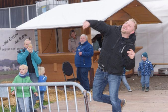 Mit viel Druck; Nicolas Suter in Aktion ...