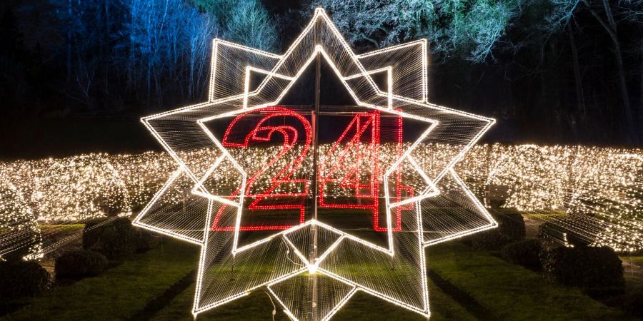 Mit Einbruch der Dunkelheit können Besucher wieder Hunderttausende von Lichtern im Christmas Garden bestaunen.