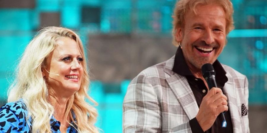 Barbara Schöneberger und Thomas Gottschalk stehen am kommenden Samstag nicht gemeinsam vor der Kamera.