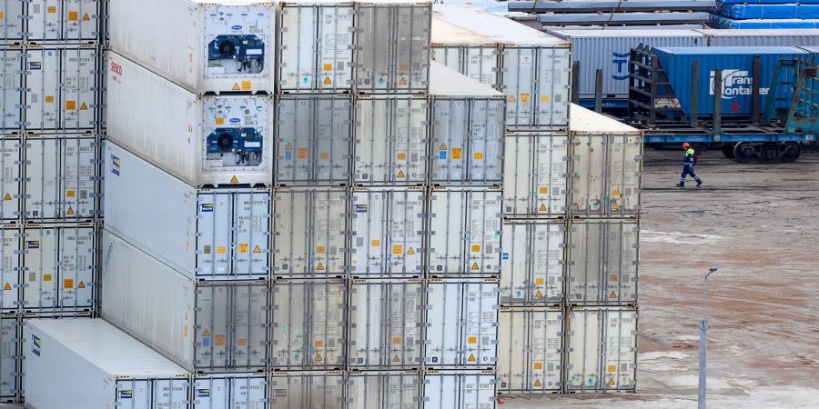 Container im Hafen von St. Petersburg.
