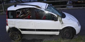 Fahrer im Spital - Auto überschlägt sich mehrfach in Ilanz GR