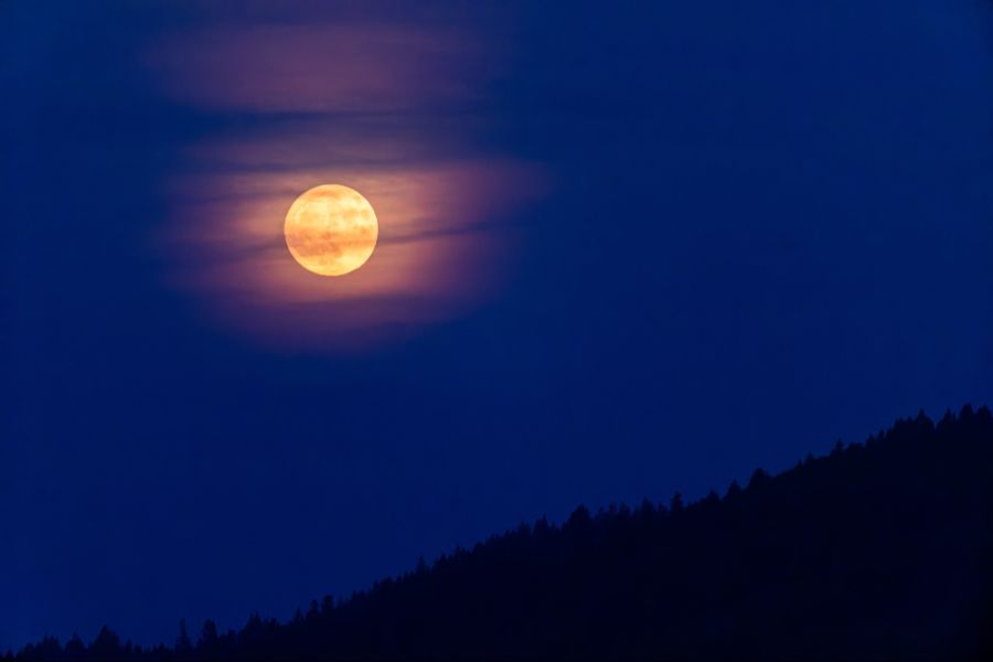 Erdbeermond