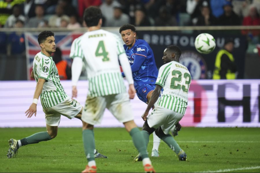 Im Final besiegen die Engländer Betis Sevilla mit 4:1.