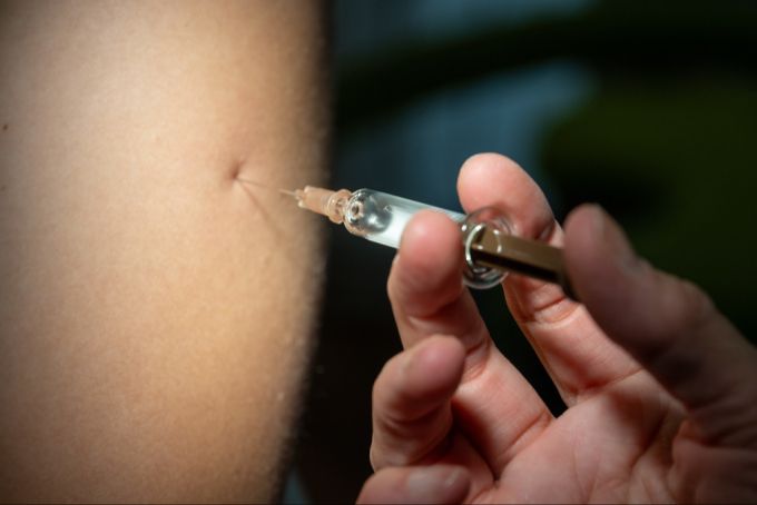 Die neue Variante des Corona-Virus kann in Impfungen enthaltene Antikörper umgehen. corona