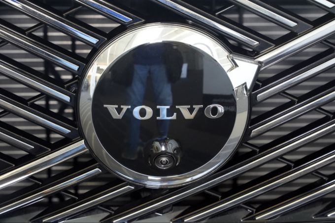 Der schwedische Autohertseller Volvo baut 3'000 Stellen ab. volvo
