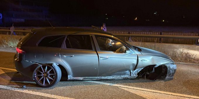 In Aarburg ist eine Autofahrerin in eine Leitplanke geprallt. Selbstunfall in Aarburg