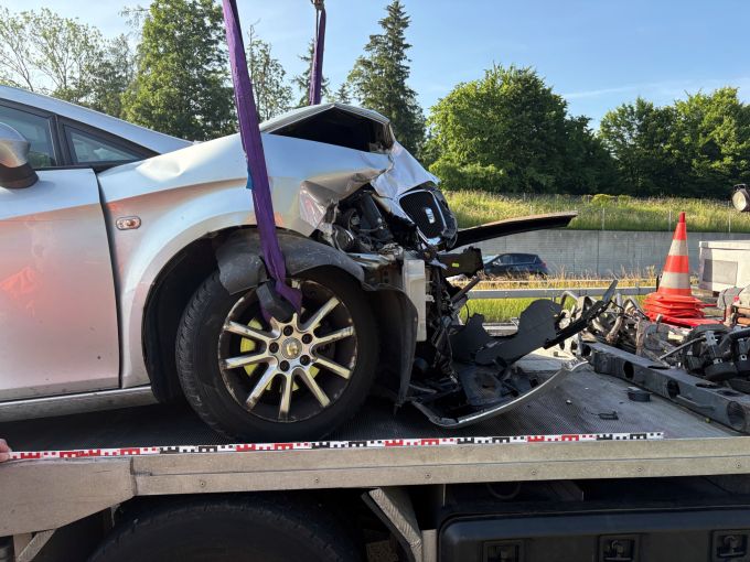 Bei der Kollision entstand Sachschaden an den Fahrzeugen. Sachschaden