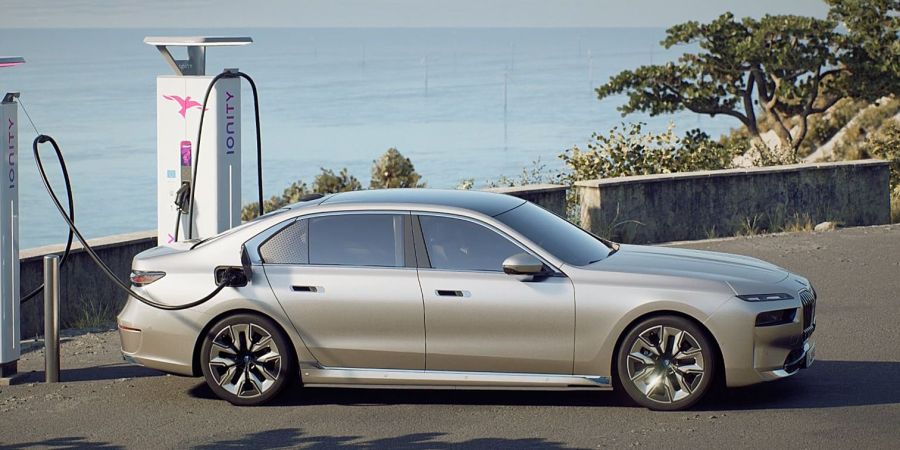 BMW i7