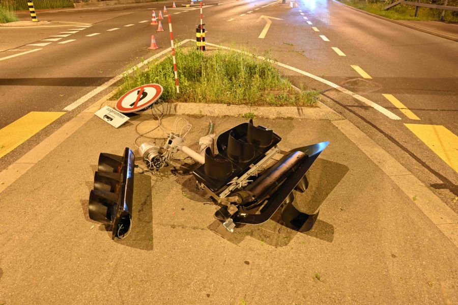 Lichtanlage beschädigt.
