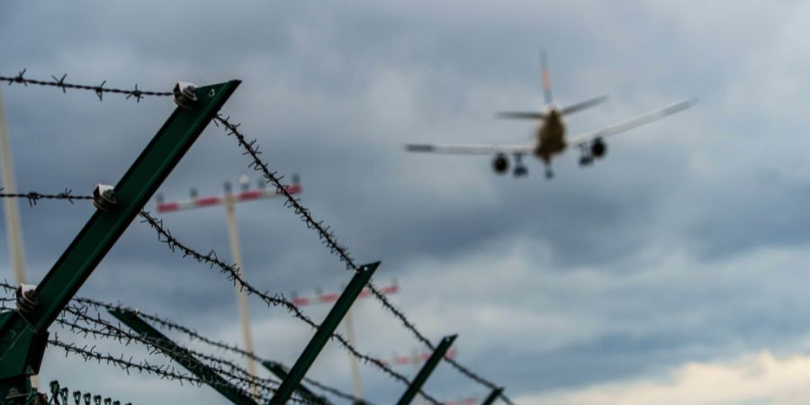 Flugzeug Stacheldraht