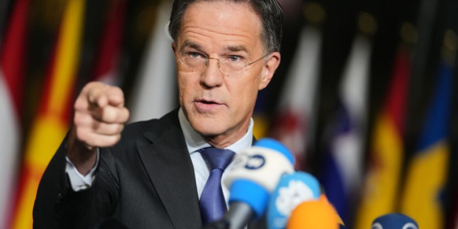 ARCHIV - Mark Rutte, Nato-Generalsekretär, spricht mit den Medien, als er zu einem Treffen der Nato-Außenminister im Nato-Hauptquartier eintrifft. Foto: Virginia Mayo/AP/dpa