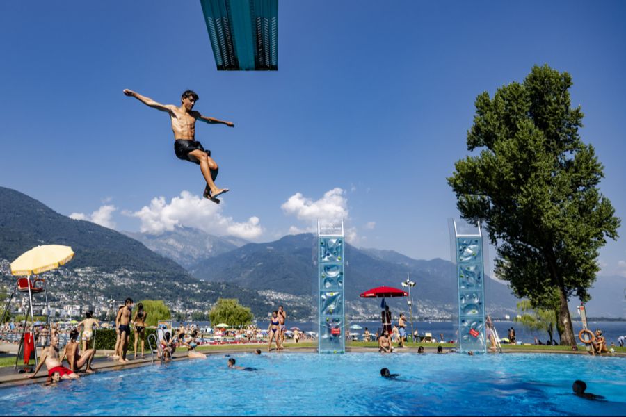 Ein Sprung Wasser lohnt sich am Sonntag bei Temperaturen bis zu 28 Grad.